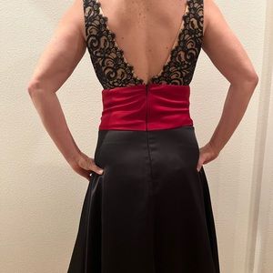 Cocktail Dress —Laundry by Shelli Segal—Snug 6